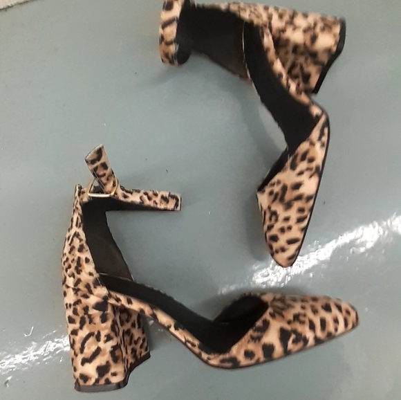 Charlotte Russe CHEETAH Animal print pumps Ankle strap Chunky heel sz 6 fits 8.5 - Picture 5 of 15